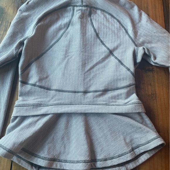 Grey LULULEMON jacket - Picture 7 of 7